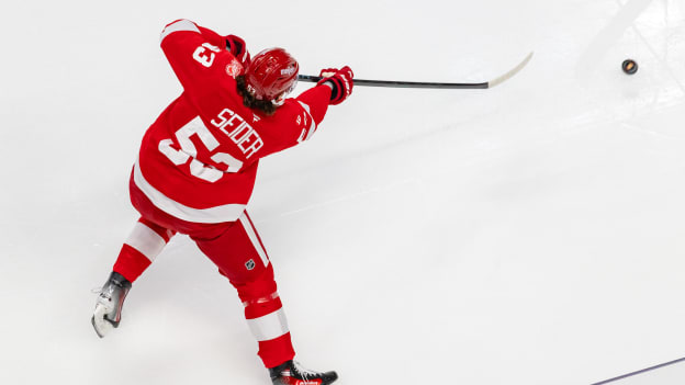 2025_11_22_CBJ_ZS_In-Game-065