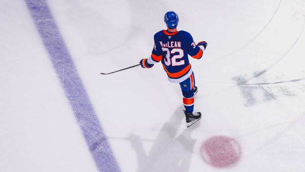 20251104_NYI_BOS_WARMUPS-11