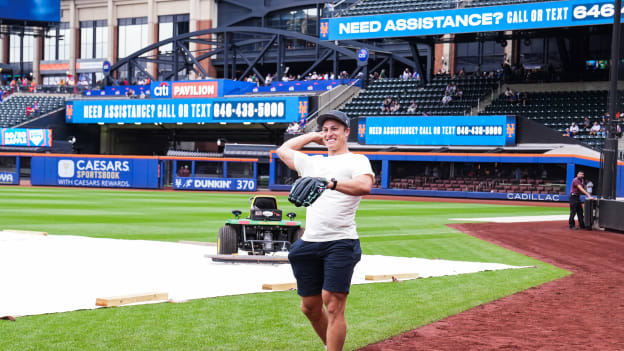 PHOTOS: Anders Lee Throws First Pitch at Mets Game