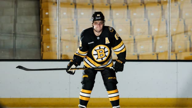 04-30-2025_DLE_Boston Bruins Uniform Photoshoot BTS113