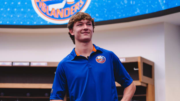 20250804_SCHAEFER_JERSEY_REVEAL_LOCKERROOM_BATCH1-2