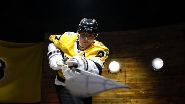 2025_12_03_NHL_StadiumSeries_Bruins_Player_373