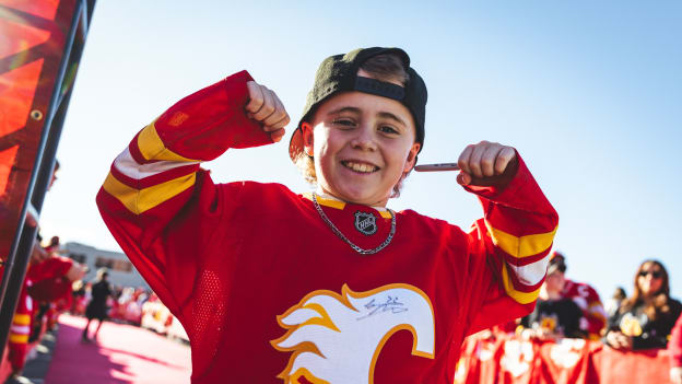 20251011_C_OF_RED_MOMENTS_RED_CARPET_FLAEF8A5973BK