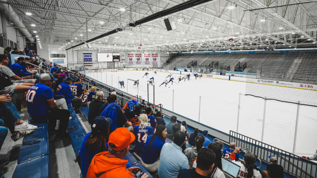 20250919_NYI_TRAININGCAMP_JOHNSTON-50
