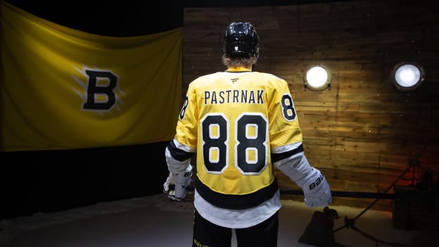 2025_12_03_NHL_StadiumSeries_Bruins_Player_024