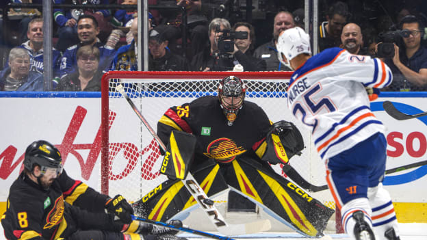 Montreal Canadiens v Vancouver Canucks