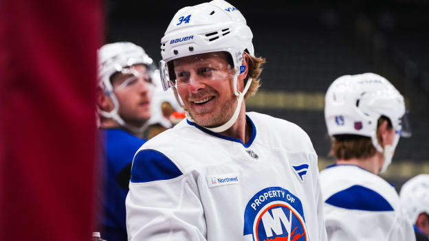 20251009_NYI_PIT_AWAY_MORNINGSKATE-4