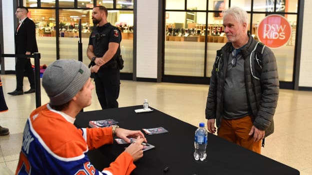 West Edmonton Mall Autograph Session