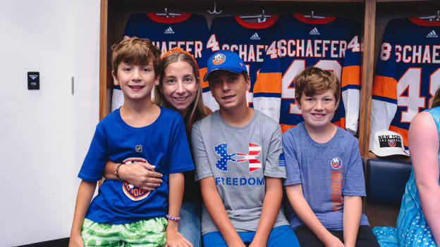 20250804_SCHAEFER_JERSEY_REVEAL_LOCKERROOM_BATCH1-14