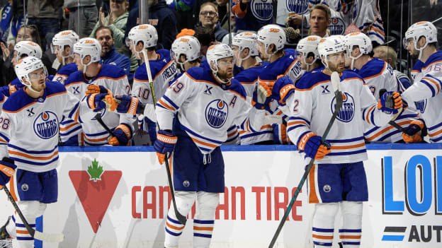 Montreal Canadiens v Vancouver Canucks