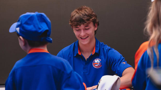 20250804_SCHAEFER_JERSEY_REVEAL_LOCKERROOM_BATCH1-59