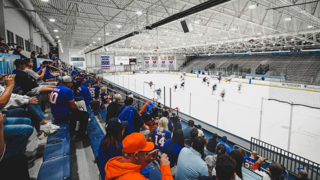 20250919_NYI_TRAININGCAMP_JOHNSTON-52