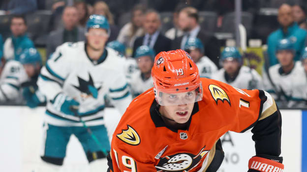 20250929_Sharks_Ducks_Robinson_0203