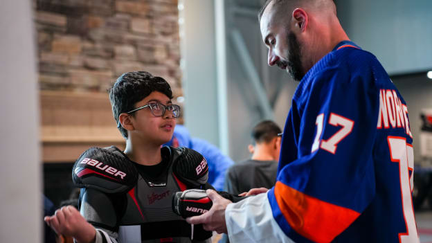 PHOTOS: Islanders Learn to Play