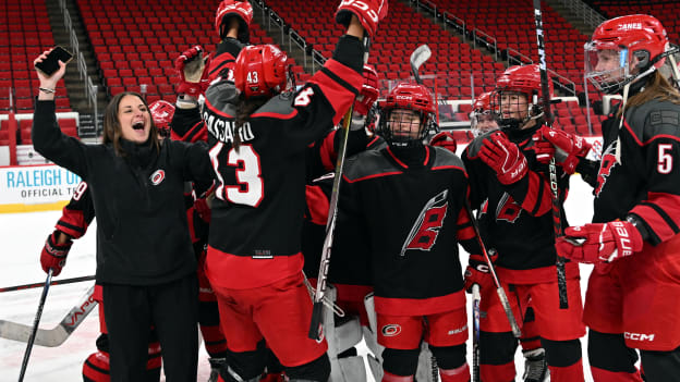 251003IIHFGirlsHockey0070_kdg