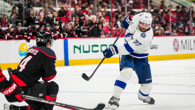 26387966_Tampa_Bay_Lightning_v_Carolina_Hurricanes_Andrew_Taylor_(Greenfly)_20241012_013108