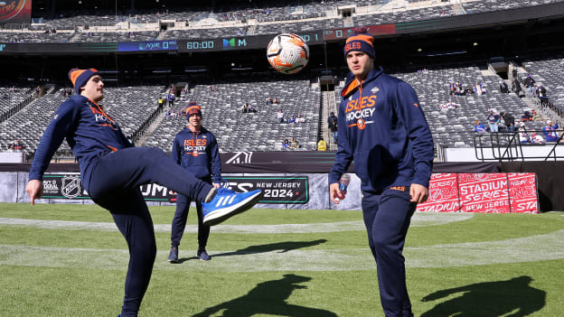 PHOTOS: Islanders Stadium Series