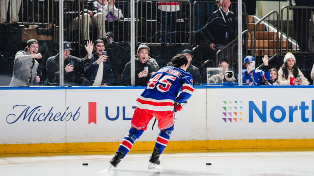Chicago Blackhawks v New York Rangers