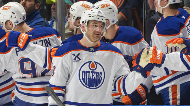 Edmonton Oilers v Vancouver Canucks