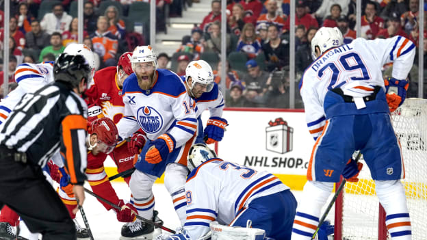 Edmonton Oilers v Calgary Flames