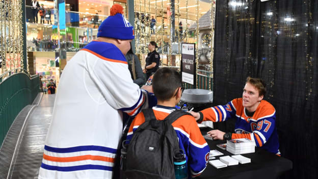 West Edmonton Mall Autograph Session