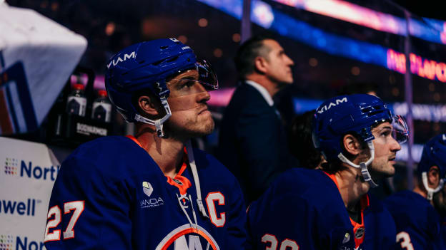 20251213_NYI_TBL_LAFONTAINE_CEREMONY-19