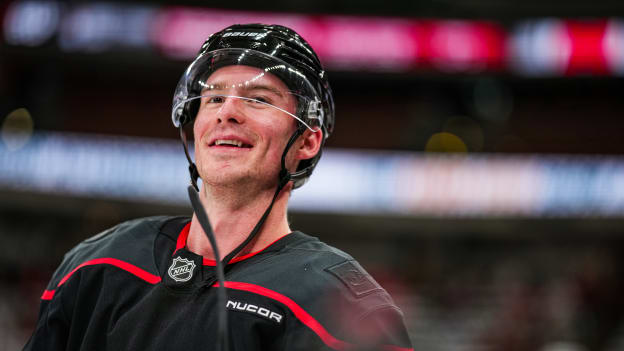 5_250422_CARvsNJD_RD1_GM2_JL200375