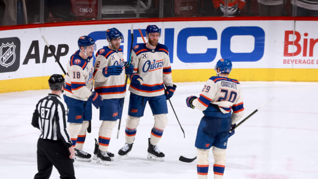 Edmonton Oilers v Chicago Blackhawks