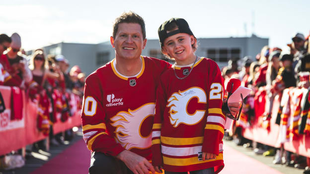 20251011_C_OF_RED_MOMENTS_RED_CARPET_FLAEF8A5974BK