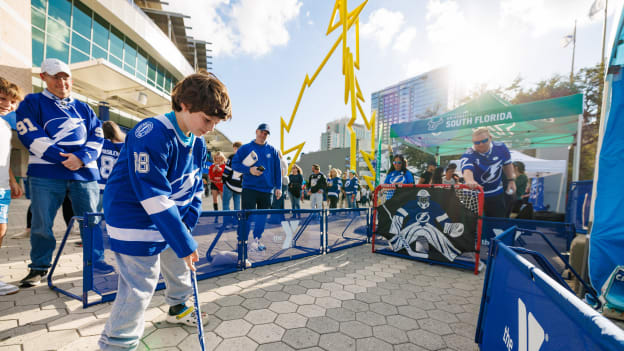 251116TBLvVAN_MilitaryAppreciation140cbl