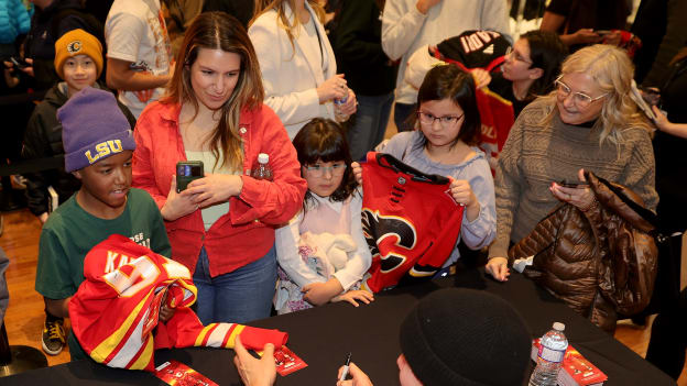 20260223_Flames Autograph Session_ 0012 DM