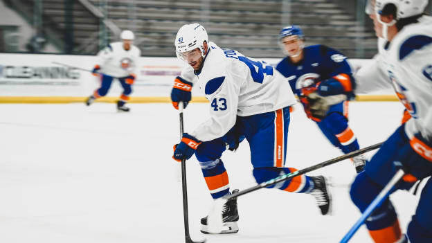 20250919_NYI_TRAININGCAMP_JOHNSTON-26