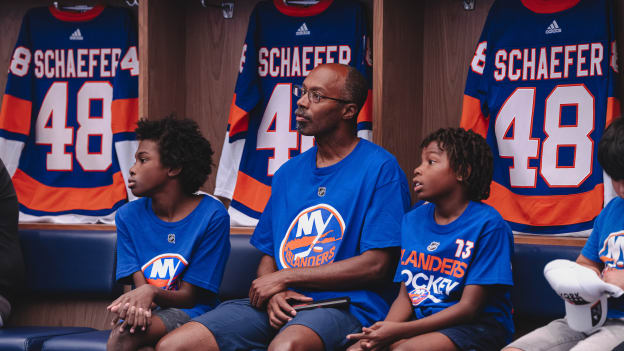 20250804_SCHAEFER_JERSEY_REVEAL_LOCKERROOM_BATCH1-48