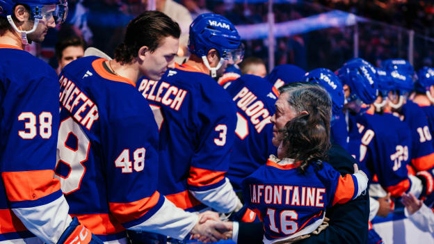 20251213_NYI_TBL_LAFONTAINE_CEREMONY-32