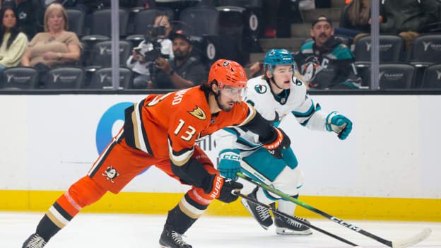 20250929_Sharks_Ducks_Robinson_0116