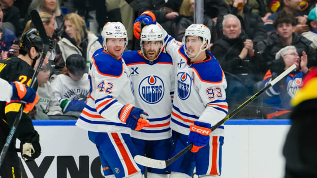 Edmonton Oilers v Vancouver Canucks