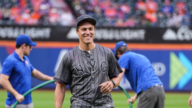 PHOTOS: Anders Lee Throws First Pitch at Mets Game