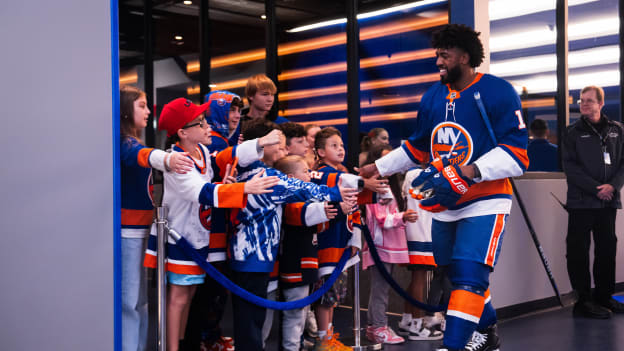 20250929_PREGAME_NYI_NYR_HIVEFIVELINE-10