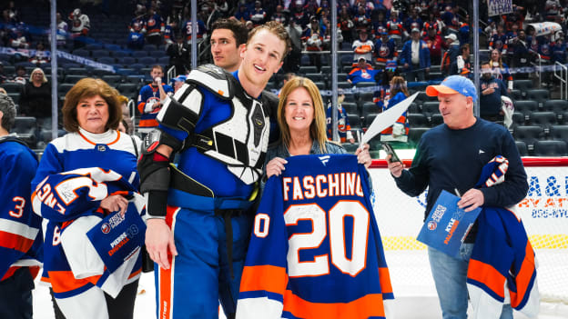 20250415_NYI_WSH_FINAL_JERSEYOFFBACKS-27
