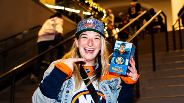 202511_NYI_BOS_BOBBLEHEAD-02