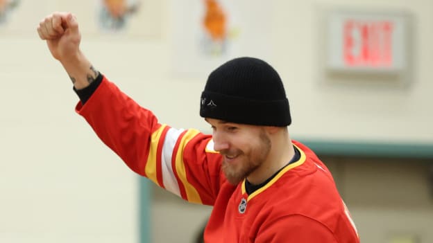 20251121_Floor Hockey_012_ DM