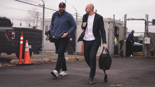 20251205_PLANEARRIVALS_DADSTRIP_16x9-12