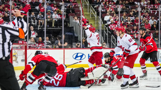 18_250427_CARvsNJD_RD1_GM4_JL201402