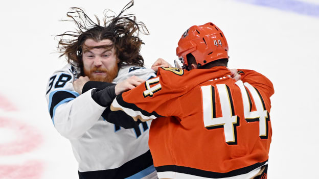 e94d2055-76ea-48fd-a6a6-264c4d3ab7c211182025__NHL__NOV_17_Mammoth_at_Ducks__Icon_Sportswire