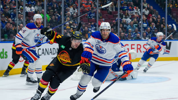 Edmonton Oilers v Vancouver Canucks