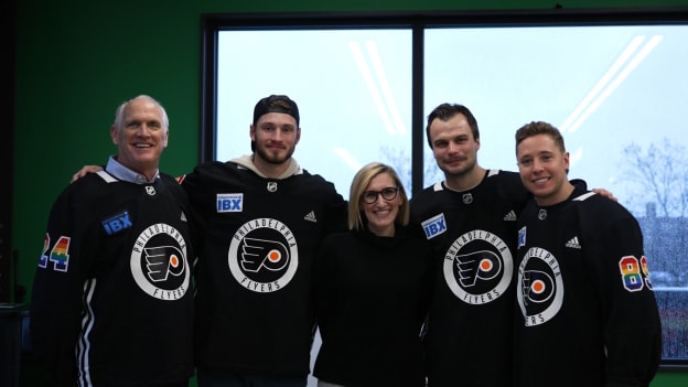 Scott Laughton, Joel Farabee, Cam Atkinson, and Dan Hilferty with Dr. Stacey Trooskin of the Mazzoni Center