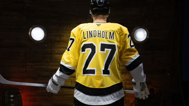 2025_12_03_NHL_StadiumSeries_Bruins_Player_272