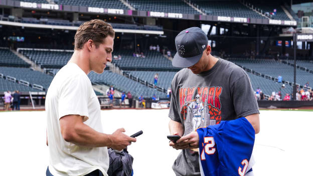 PHOTOS: Anders Lee Throws First Pitch at Mets Game