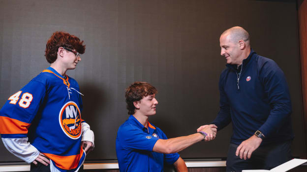 20250804_SCHAEFER_JERSEY_REVEAL_LOCKERROOM_BATCH1-69