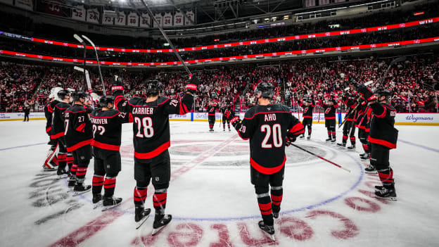 251114_VANvsCAR_Favorites_JL201981